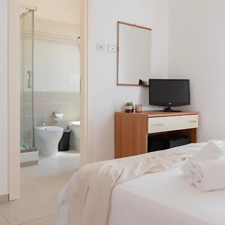 Отель Riviera 3*